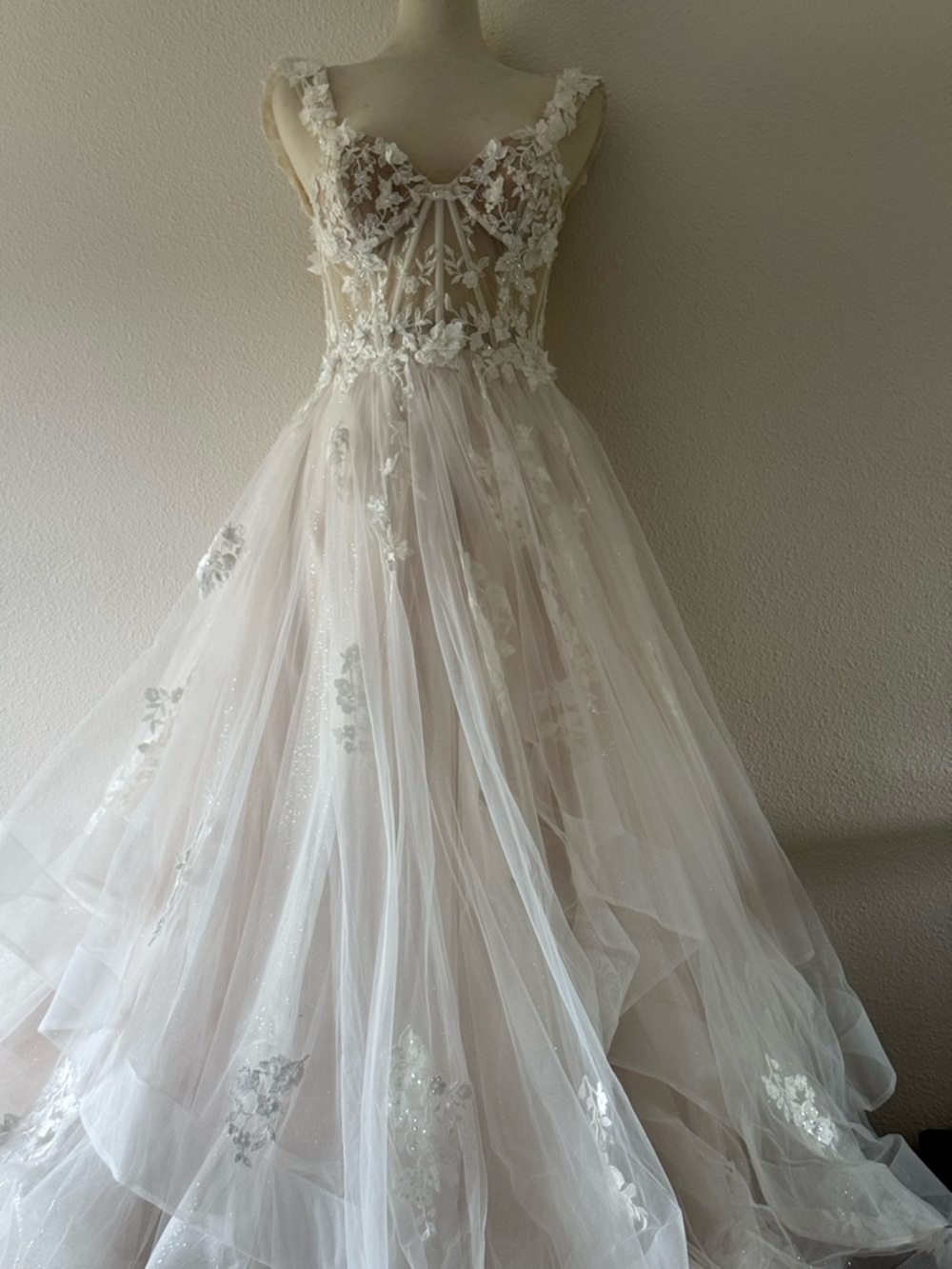 Wedding dress SERENE/MADI LANE Jessica Tiered A-line glitter tulle Ivory, 8-10